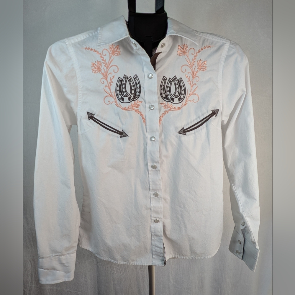 White Western Shirt with Embroidered Horseshoe Design